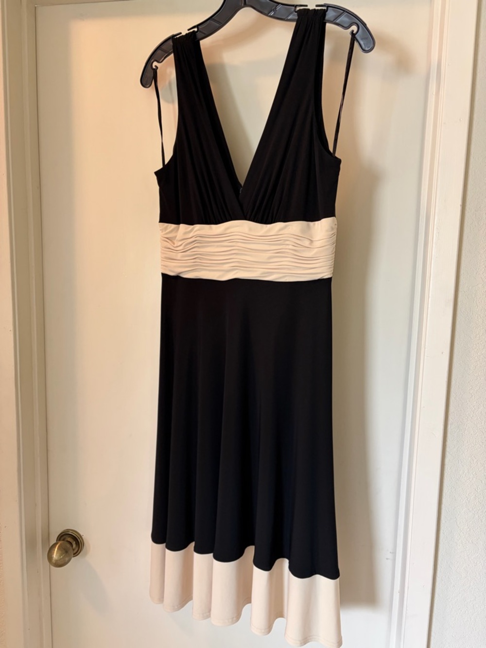 Jones New York Black and Cream V-Neck Dress with Pleated Detail